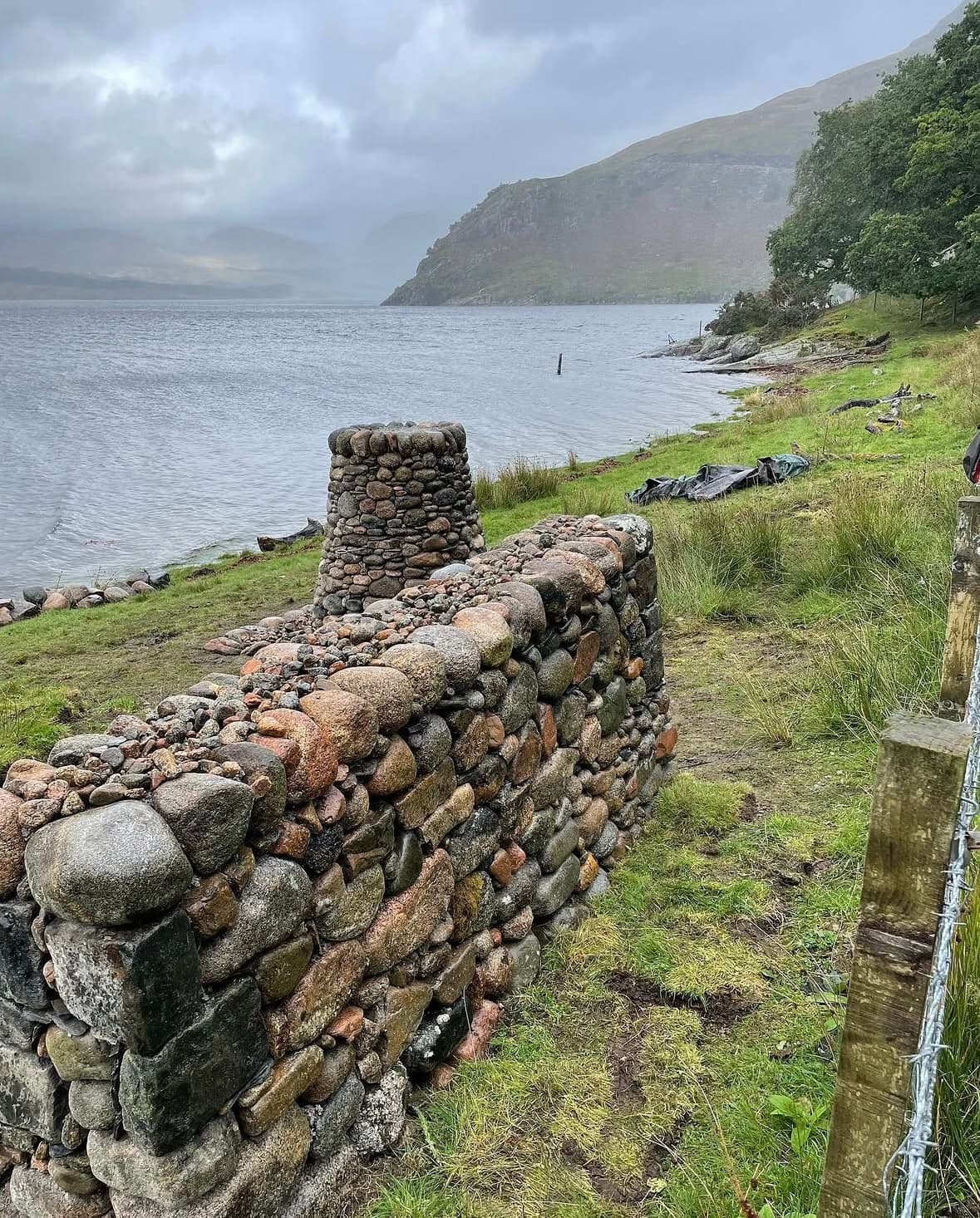 Stone seat and cairn image 2