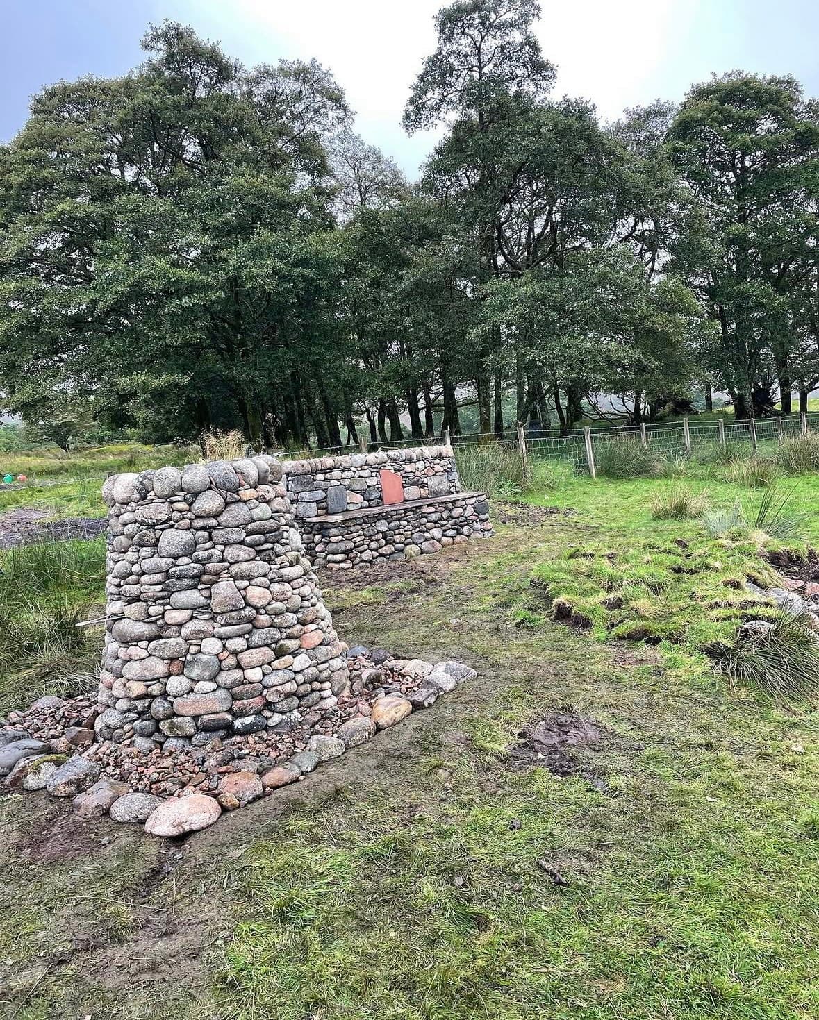 Stone seat and cairn image 3
